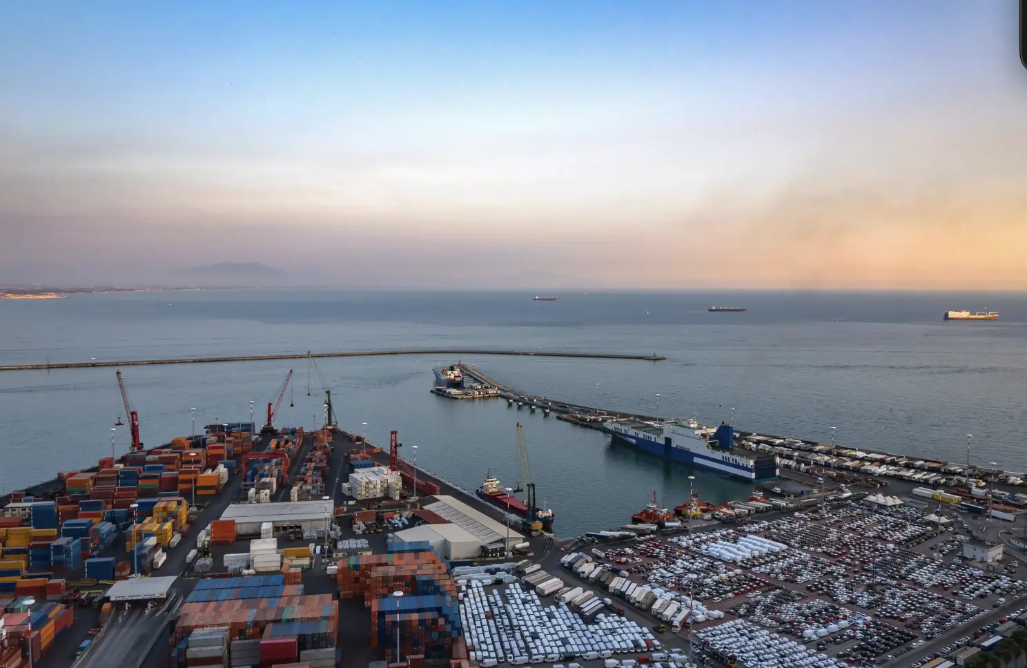 cargo-molo-trapezio-salerno